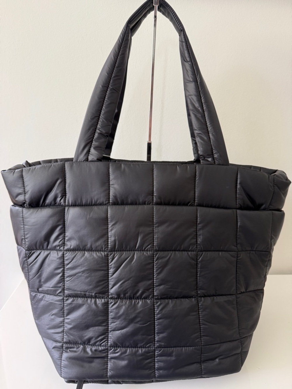 New LULULEMON Quilted Grid Tote Bag 26L, Black - Picture 5 of 8